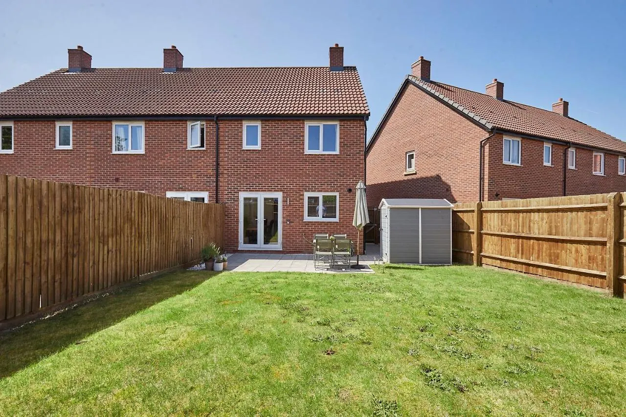 Host & Stay - Cornflower Way Lassington Holiday home